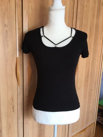 Joli Tee shirt noir taille 38/40