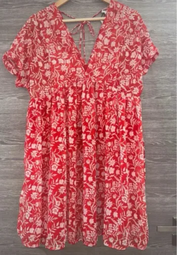 Robe kaporal taille M tbe  Motifs fleurs  Rouge