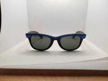 Lunettes de soleil Ray Ban wayfarer street neat bleue fabriquées par Bausch e Lomb aux USA