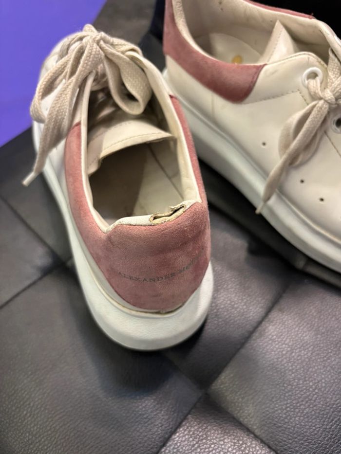 Baskets Alexander McQueen en cuir blanc et rose pâle – Taille 39 - photo numéro 11