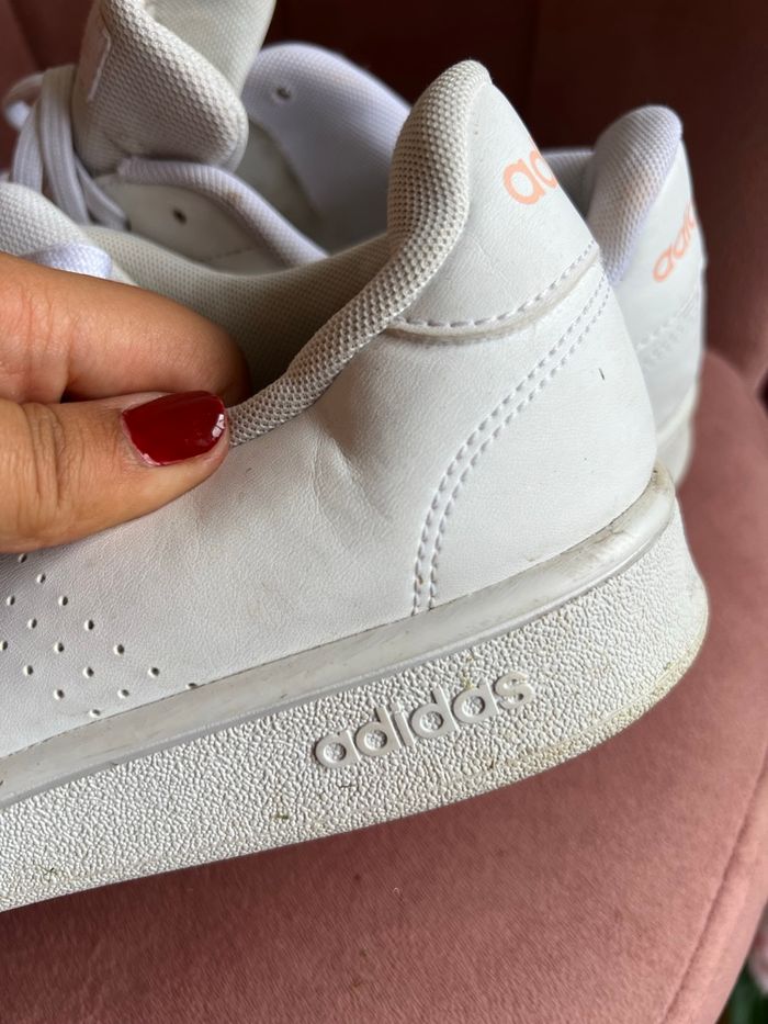 👉 Baskets Adidas blanches – Taille 41 – Classiques et confortables 🤍 - photo numéro 8