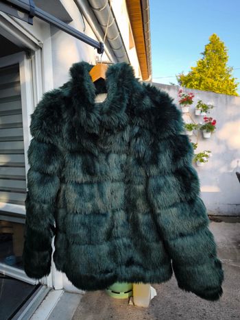 Blouson fausse fourrure NLY trend taille 36