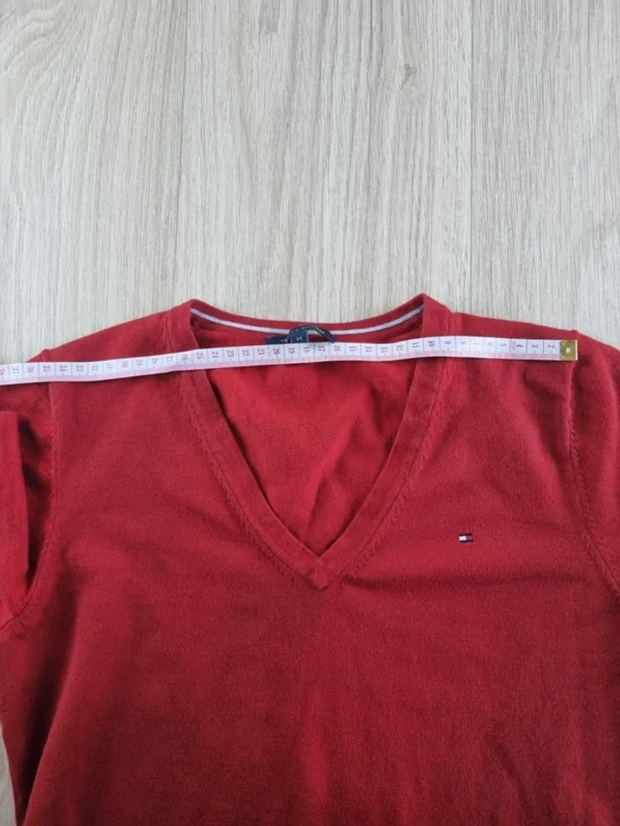 Pull à col V rouge Tommy Hilfiger Adolescents 14 ans - photo numéro 5