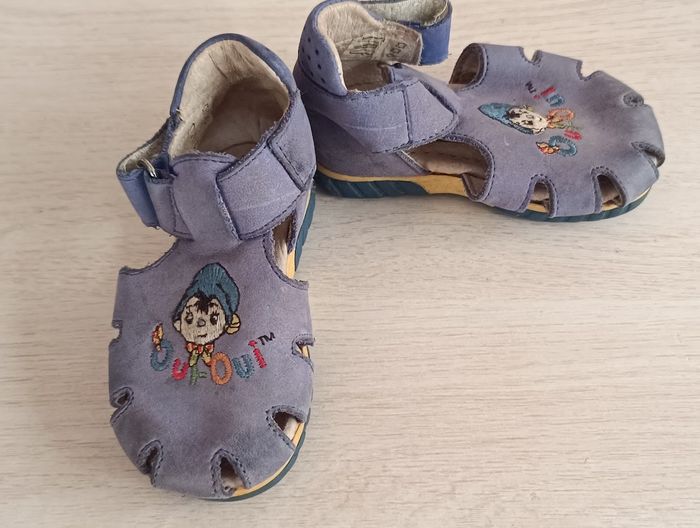 Lot de 2 paires de chaussure bébé taille 18 TEX et OUI-OUI - photo numéro 4