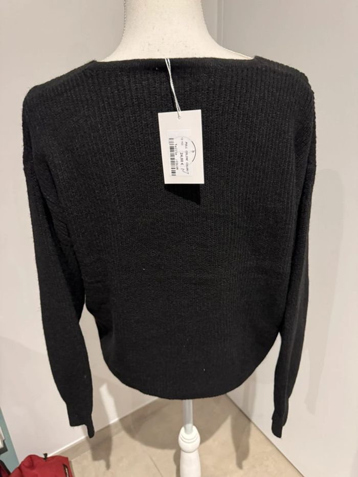 Pull noir neuf - photo numéro 2