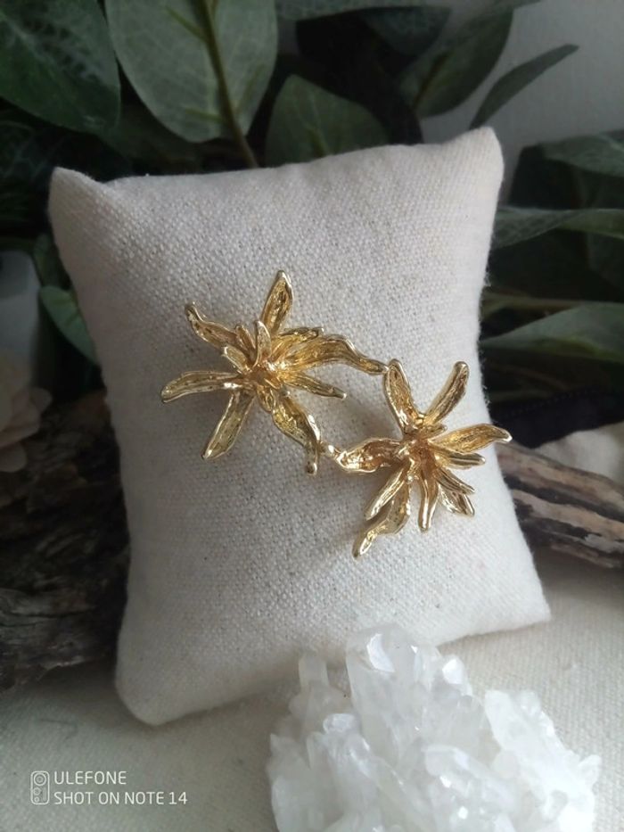 Boucles d'oreilles bohèmes fleurs acier doré