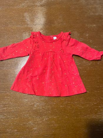 Robe rouge étoile dorée