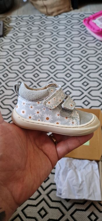 Chaussure fille T18 neuve