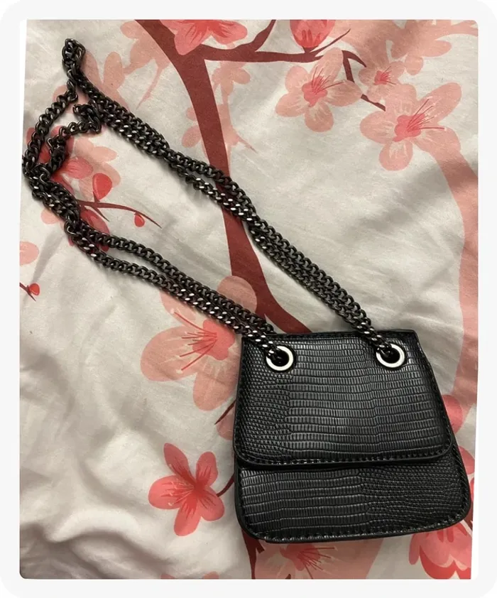 Mini sac noir imitation croco avec chaine