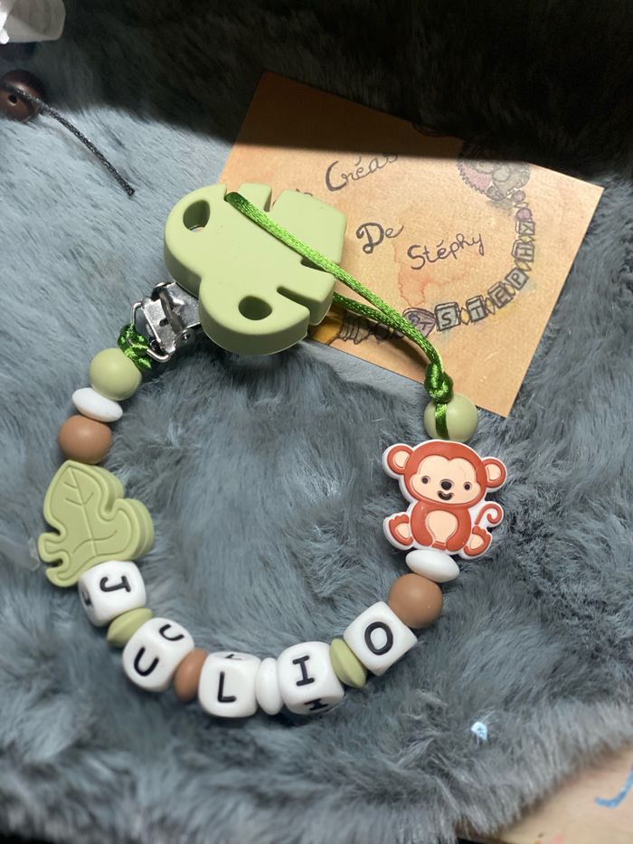 Attache tétine singe