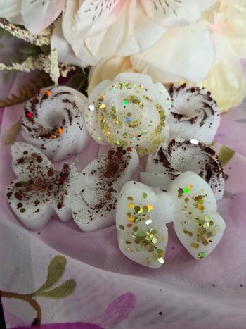 Lot de 6 fondants de cire au parfum fleurs blanche& vanille Leya& Lenora