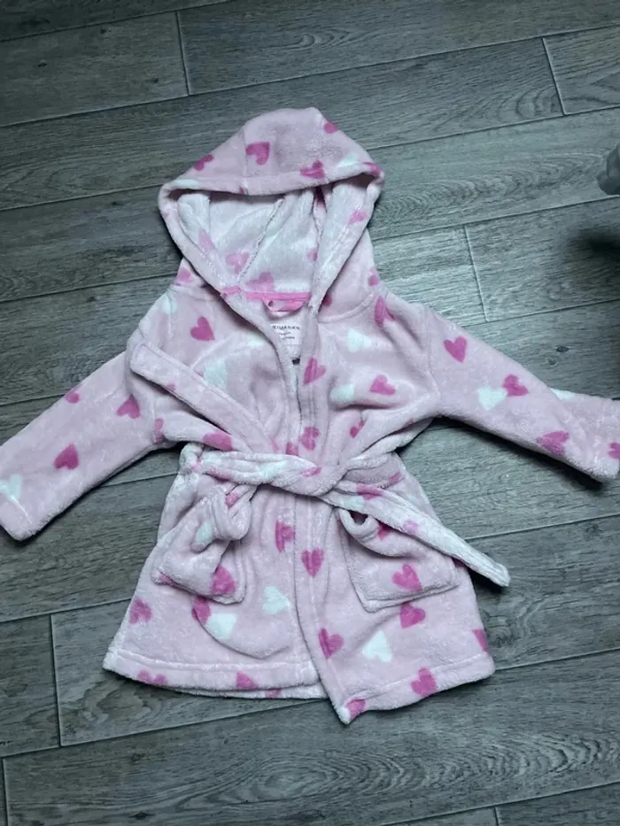 Peignoir rose, cœurs Primark 2ans