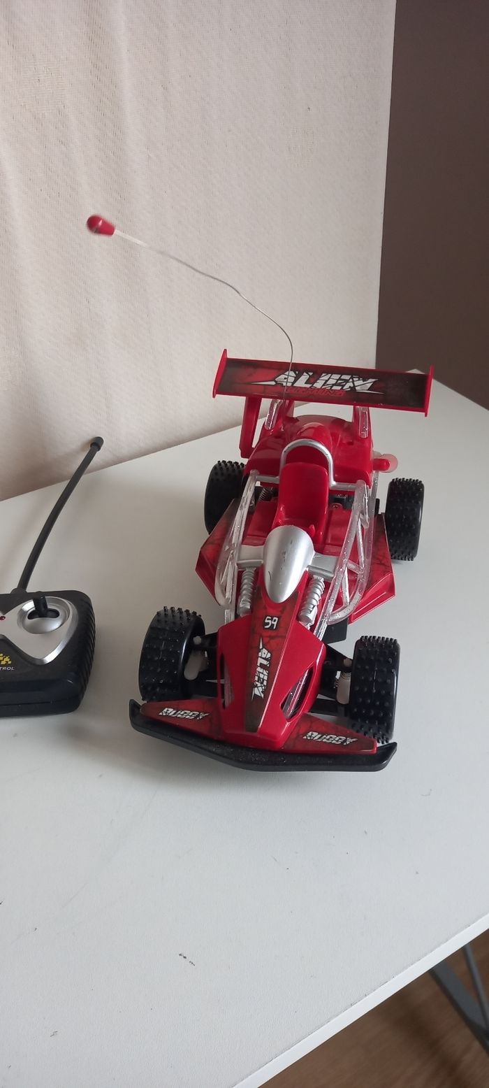 Voiture télécommandée