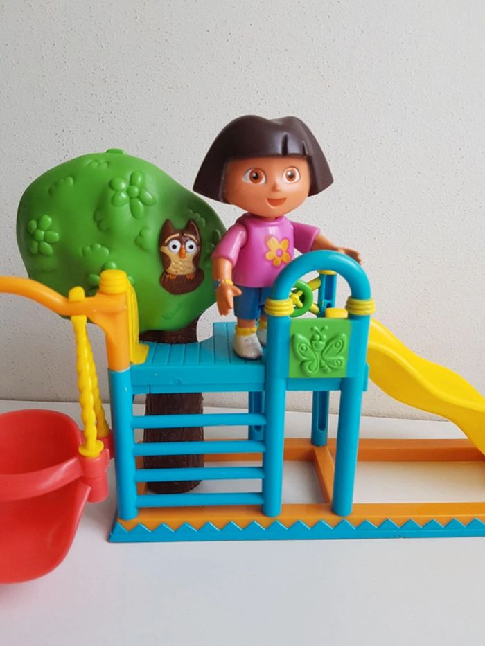 2 livres Dora L'exploratrice, figurine et aire de jeux - photo numéro 4