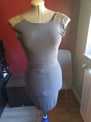 Robe courte ceintrée tissu fluide TU