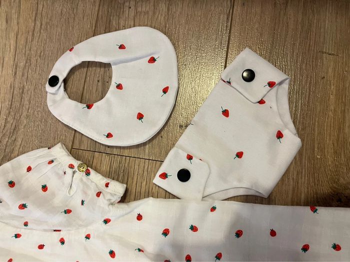 6 ans - sergent major chemisier fraise + vêtements poupée - photo numéro 9