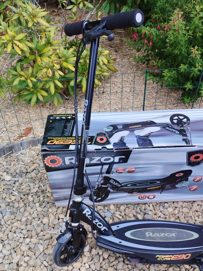 Trottinette électrique enfant Razor e90 - photo numéro 2
