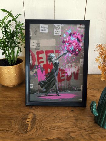 Affiche Poster Street Art Femme & Bouquet A3 (30x42cm / 12x16") – Urbain moderne, fleurs roses