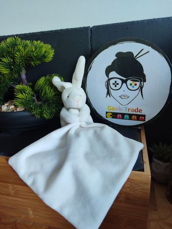 doudou et compagnie lapin mouchoir peluche blanc rose Dc303 Boîte Fleur DD003362