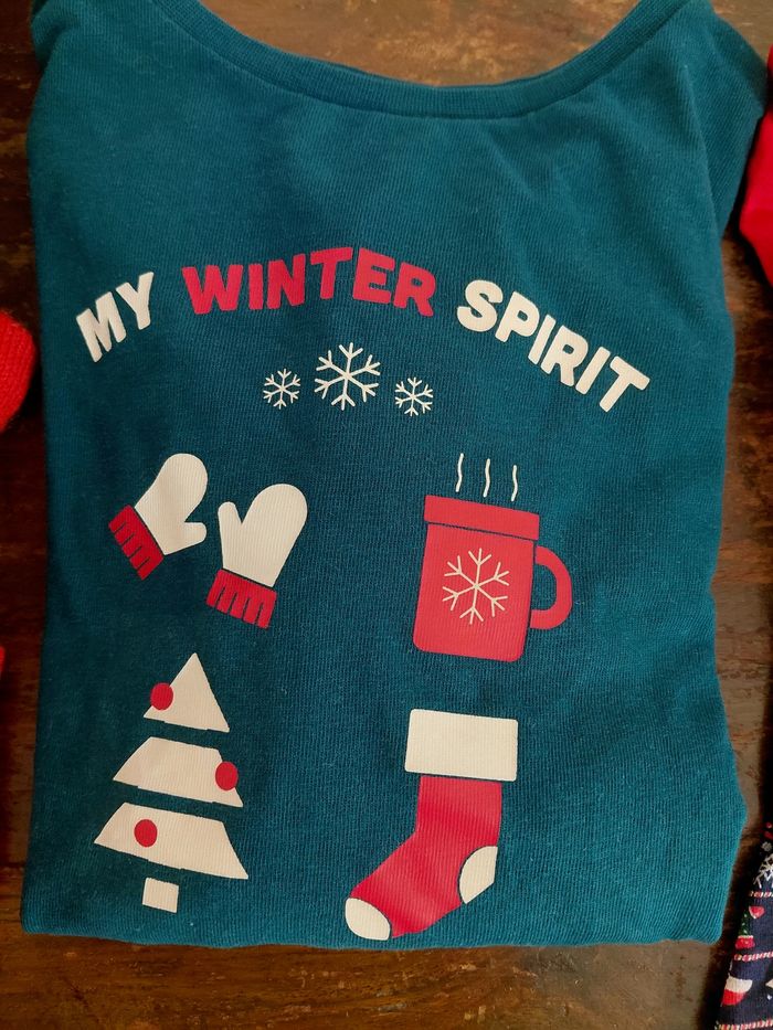 Lot vêtements Noël 5/6 ans - photo numéro 3