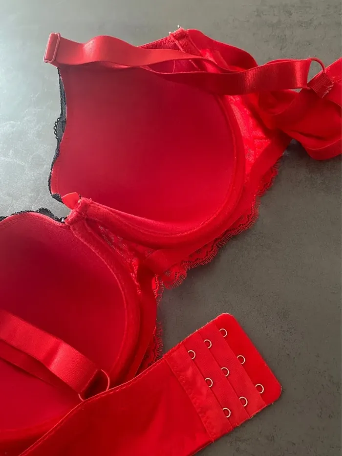 Soutien-gorge rouge et noir 90B/105B - photo numéro 3