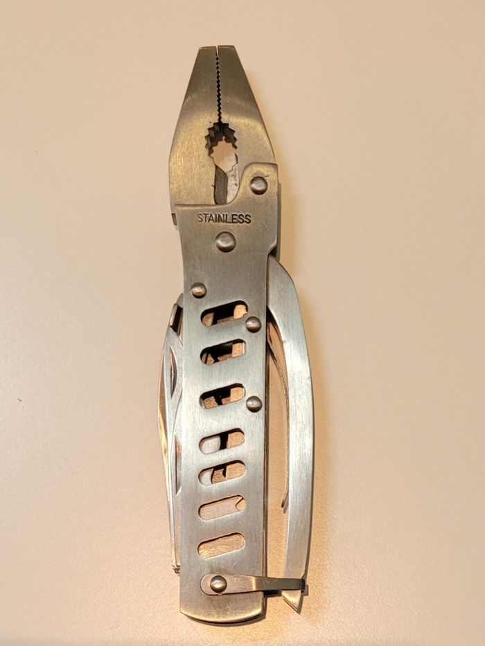 Pince et outils multifonction - photo numéro 6