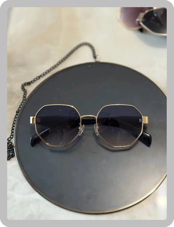 Lunette de soleil octogonale noire