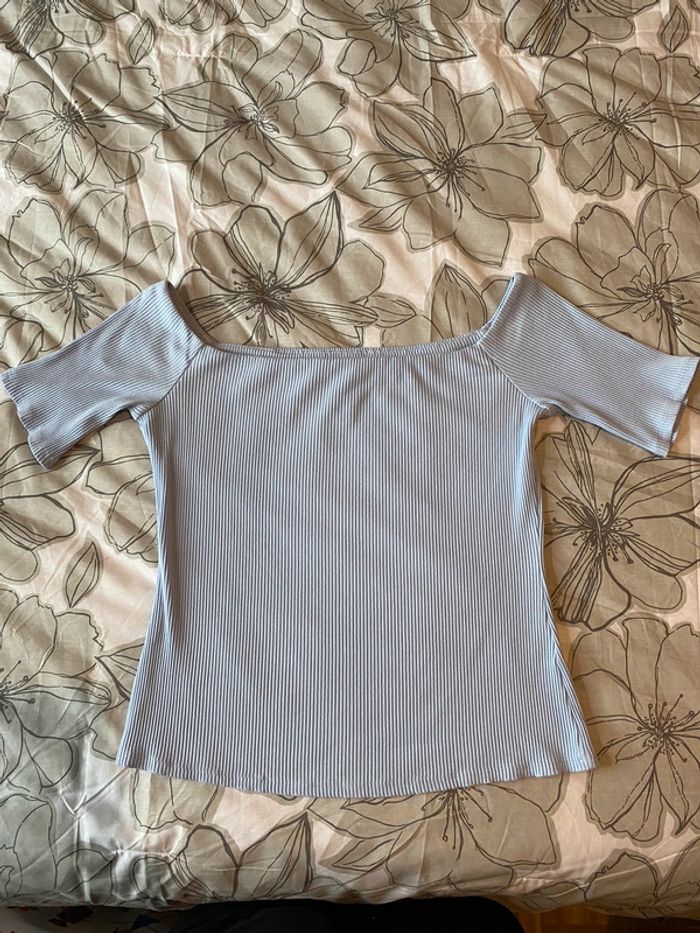 Blouse courte épaules dégagées