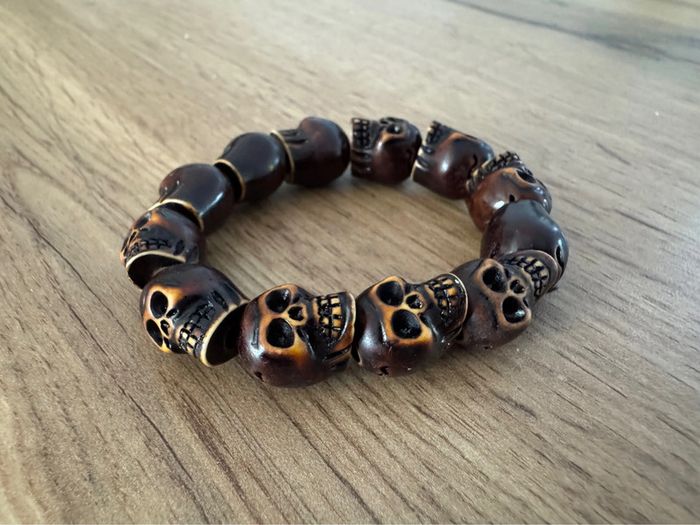 Bracelet perle tête de mort marron foncé