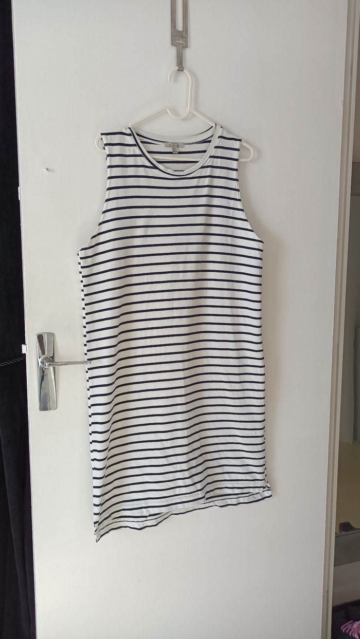 Robe a rayure sans manche Zara 36/38 - photo numéro 2