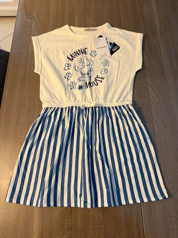 Robe neuf vertbaudet Disney neuf taille 8 ans