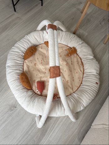 Tapis éveil  bébé de la marque sauthon couleur beige et camel 