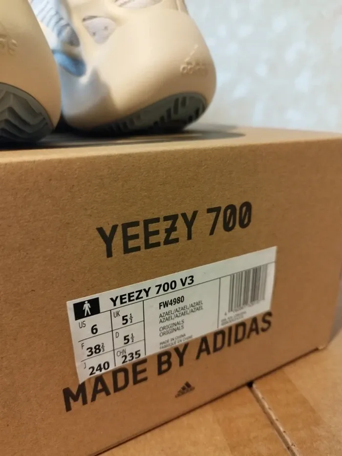 Yeezy 700v3 Azael - photo numéro 7