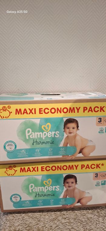 Lot de deux cartons couches pampers Harmonie taille 30