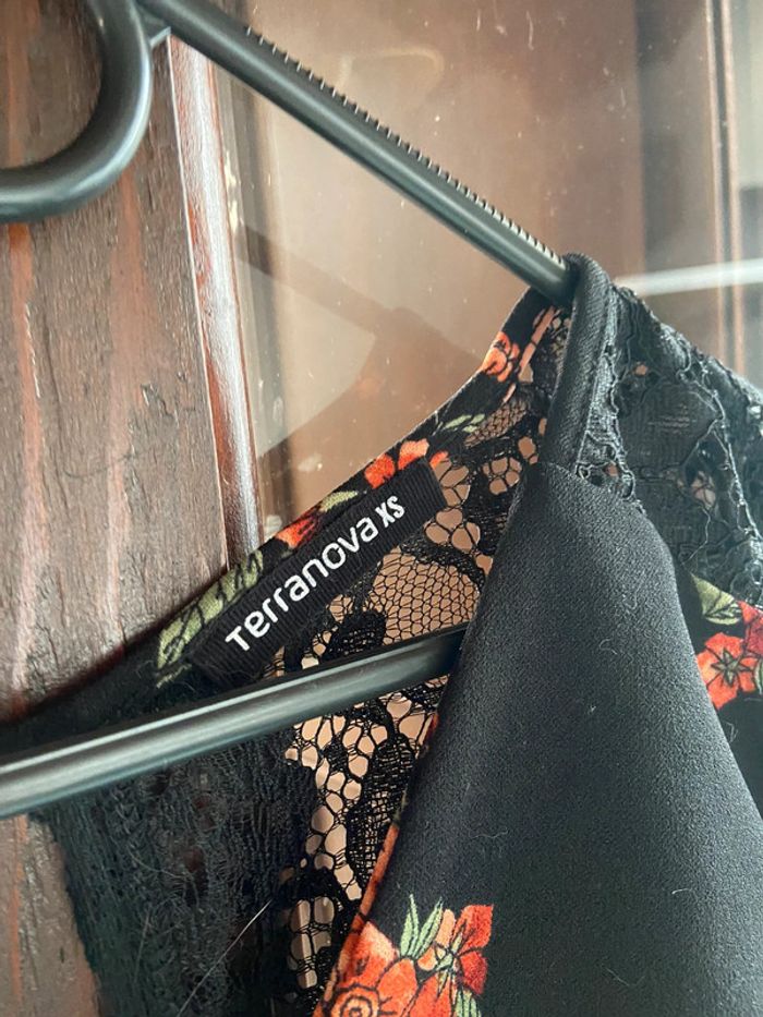 Haut à fleur dos nu - photo numéro 6
