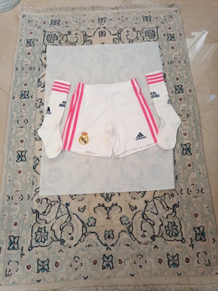 Tenue de foot Adidas équipe Réal Madrid taille 4/5 ans authentique neuf - photo numéro 13