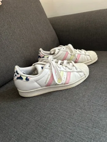 Basket adidas superstar femme, taille 38