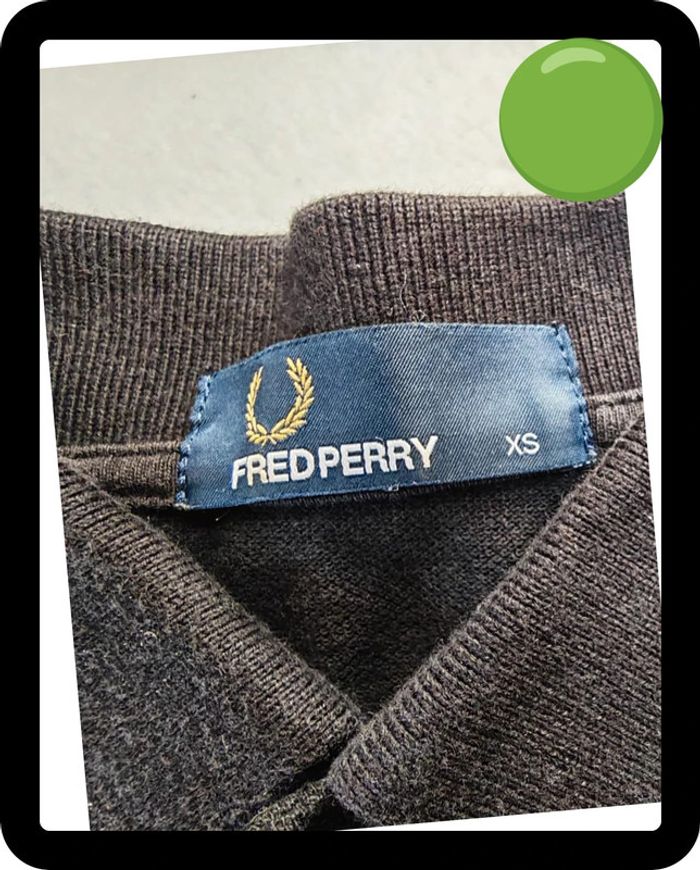 ⭐ magnifique polo Fred Perry noir ET or Taille XS - photo numéro 4