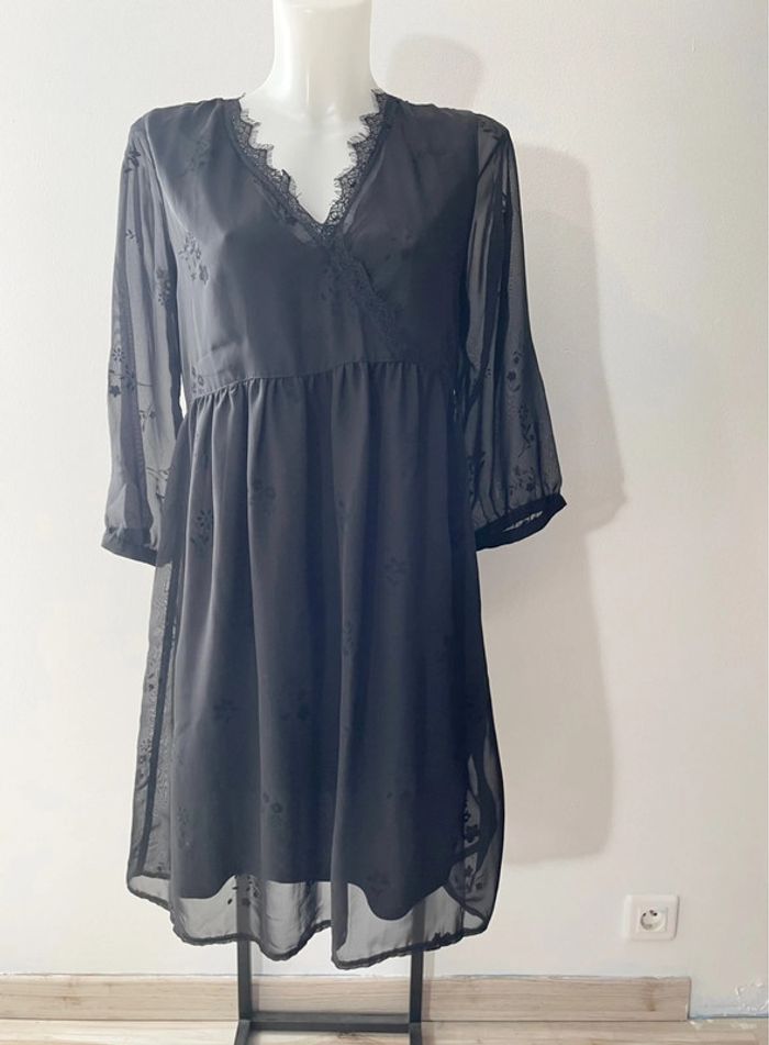 Jolie robe noire - photo numéro 2