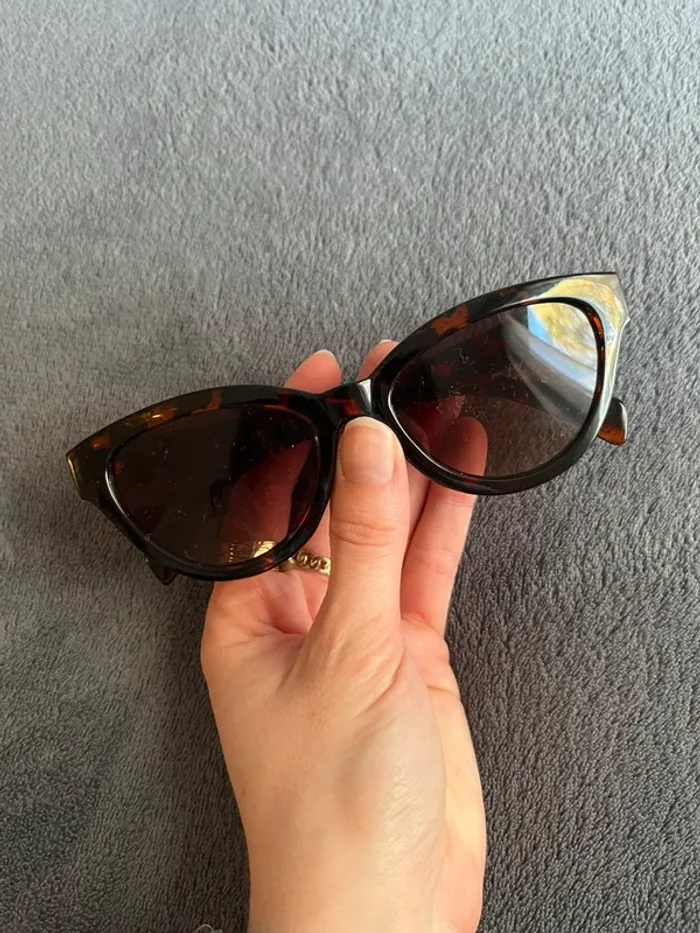 Lunette de soleil - photo numéro 2
