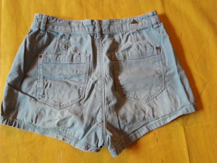 Mini short XS en jean bleu clair - photo numéro 7