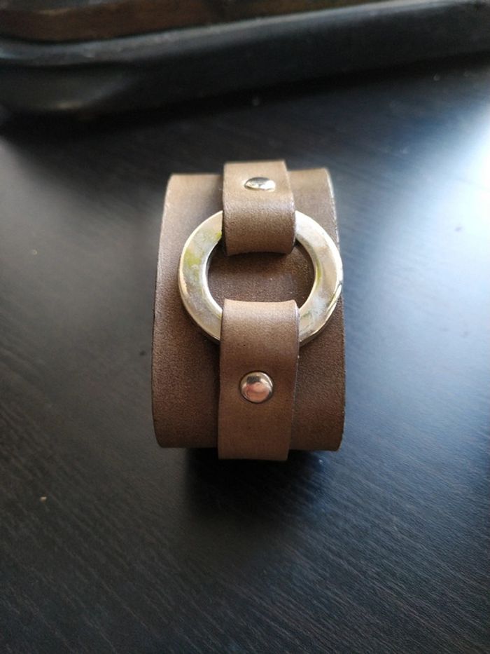 Bracelet en cuir kaki et argent