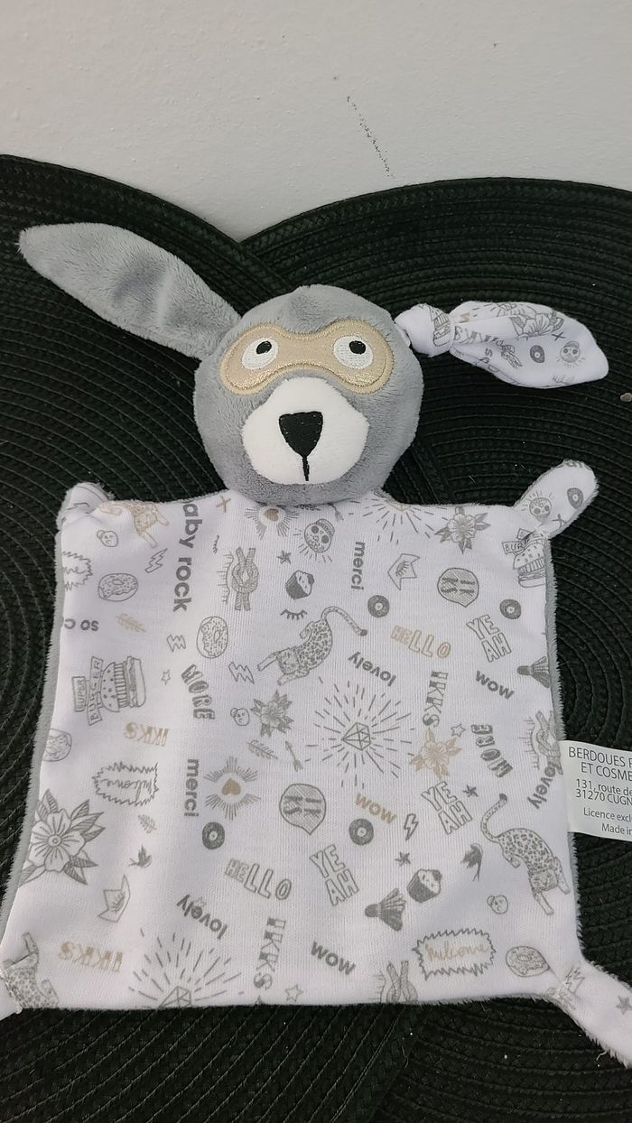 Doudou plat lapin gris blanc fleurs leopard lovely masque IKKS - photo numéro 2