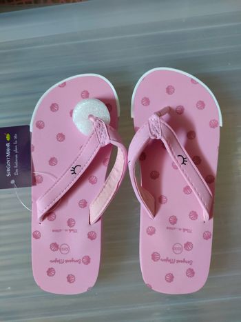 Claquettes tongues neuves 32/33