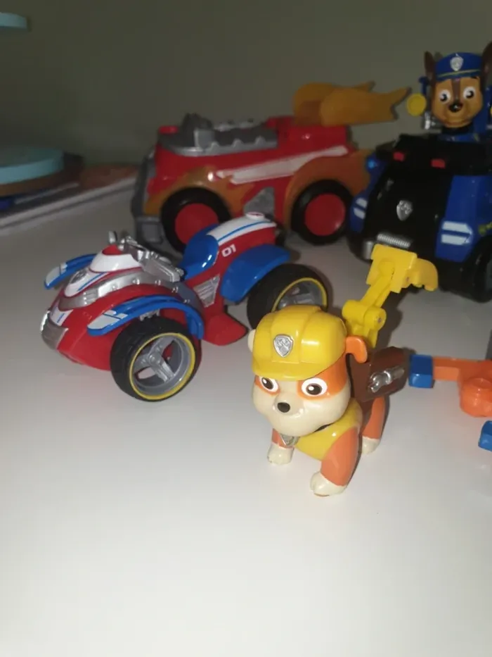 Lot  véhicules et figurines - photo numéro 8