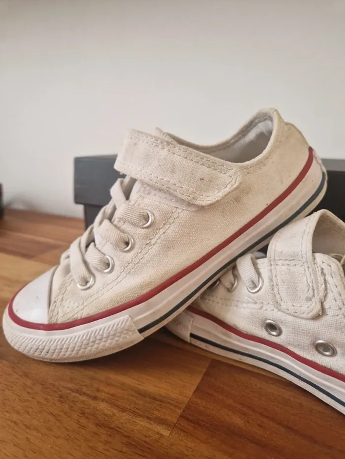 Converse taille 30 blanche à scratchs