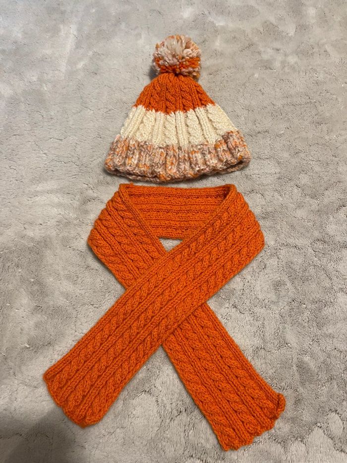 Bonnet et écharpe assortie - fait main - 2 ans