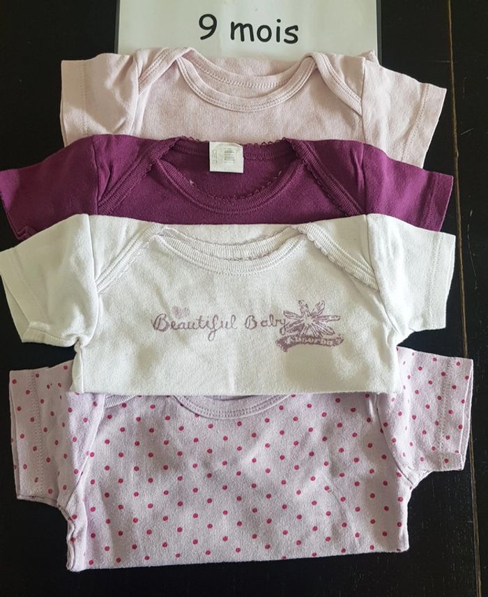 Lot 4 bodys manches courtes