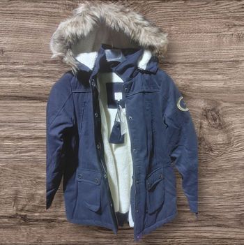 Parka Fille.. 
Neuf avec Étiquettes Karl Marc John
Taille 12 ans/152 Cm