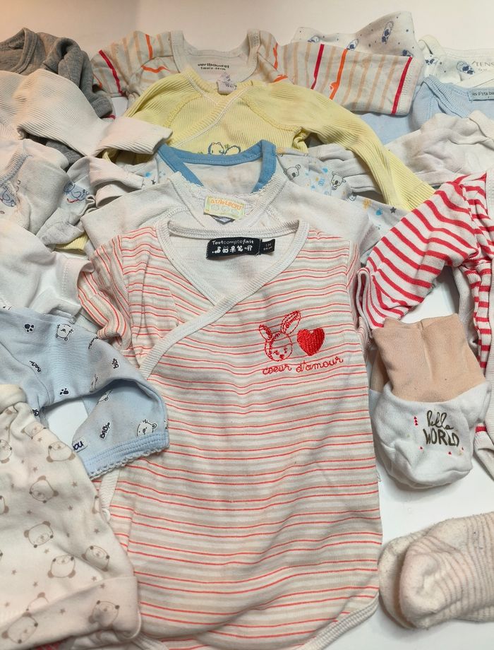 Lot de 19 pièces bodys naissance mixte 1 mois - photo numéro 3